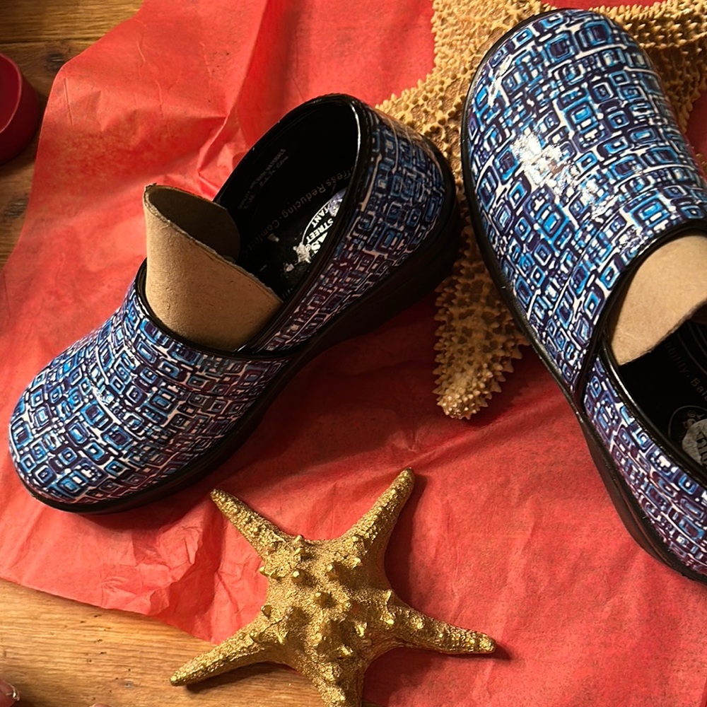 Easy Street Blue Patterned Women's Shoes